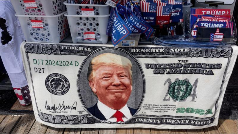 Ali je smiselno: Zakaj je Trump vesel zaradi strmoglavljenja dolarja