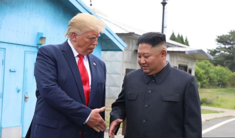 Trump »odpikal« Južno Korejo, pohvalil pa se je z »zelo dobrim odnosom« s Kim Jong-unom