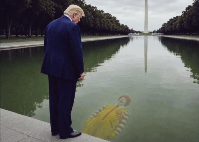 Posnetki iz Washingtona povzročili vihar v javnosti: Je Trump zaspal na pogrebu Lindseyja Grahama