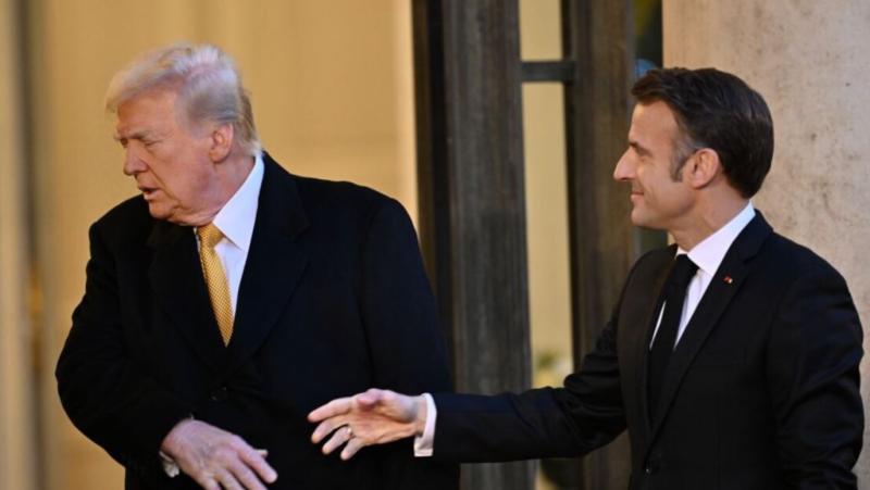 Macrona ustavili newyorški možje v modrem: Oprostite, Monsieur, Trump ima prednost!
