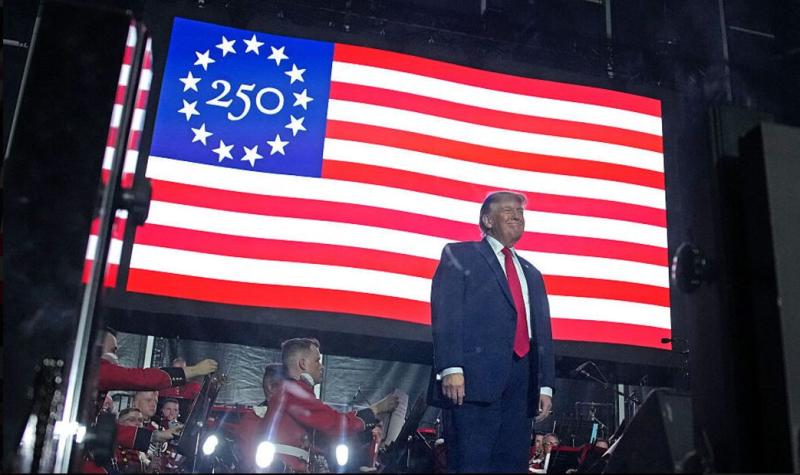 Sliko svojo ljubim: Trumpovo skrivnostno sporočilo in videz novega potnega lista povzročila vihar na omrežjih