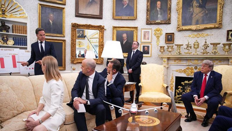 Ko mora Trump »narisati«: Na grafu je pojasnil, kaj se mu zdi smešno v odnosu med ZDA in Natom