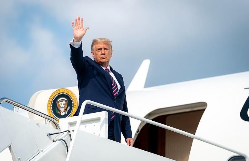 Pentagon preganja žvižgača zaradi letala za Trumpa