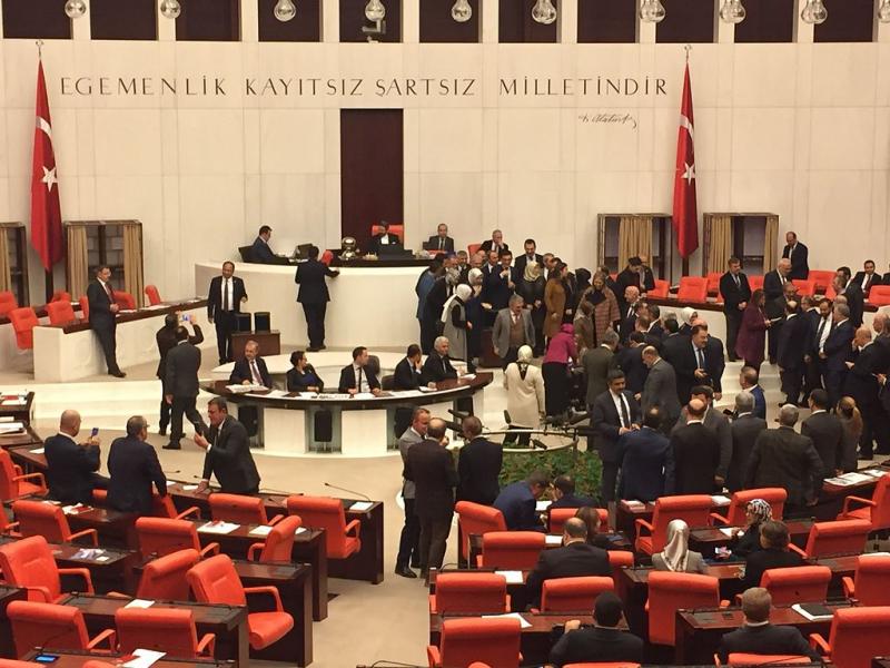 Turški parlament podaljšal mandat vojski v Iraku in Siriji