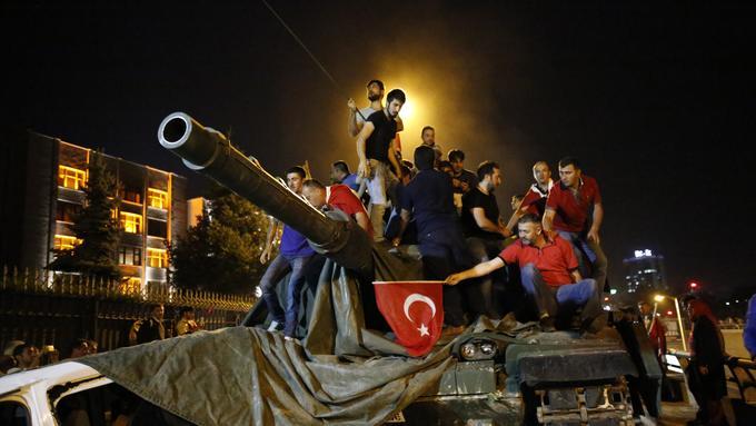 V Turčiji začetek sojenja domnevnim voditeljem državnega udara