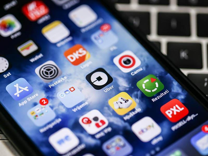 Taksisti v nasprotovanju Uberju paralizirali promet v Bruslju