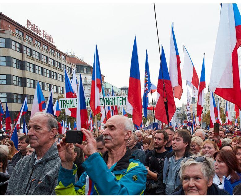 Povedala, kar v resnici misli: češki učiteljici bodo sodili zaradi »proruske propagande«