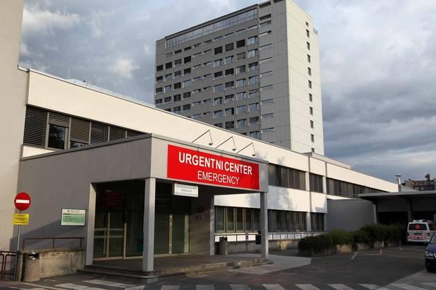 V UKC Maribor zaradi kadrovskih težav prekinjajo obsevanja
