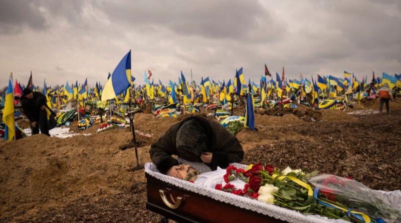 Dežela mrtvih in pohabljenih: Koliko Ukrajincev je doslej umrlo v spopadu?