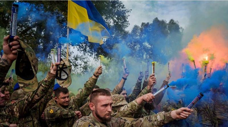 Konec ljubezni med Washingtonom in Kijevom: Izsiljevanje zaradi vojaških uniform