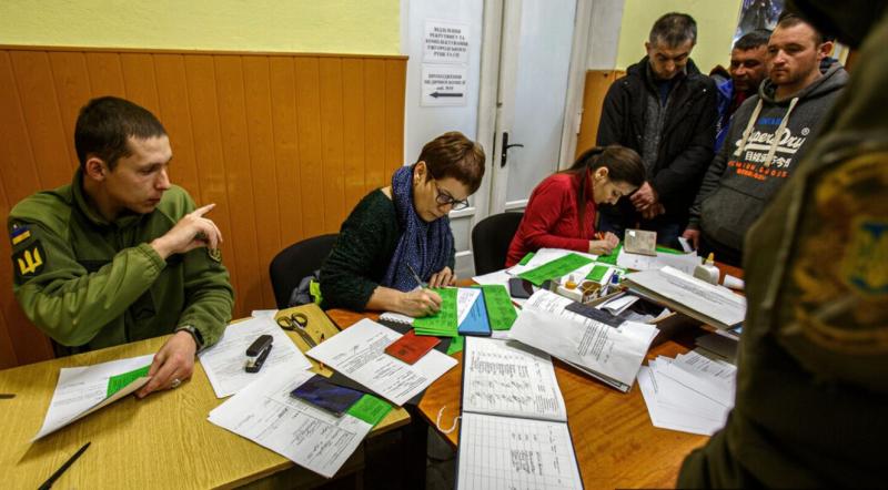 Loterija kot rešitev za težave Kijeva z mobilizacijo: Bingo, zadeli ste odhod v Bahmut