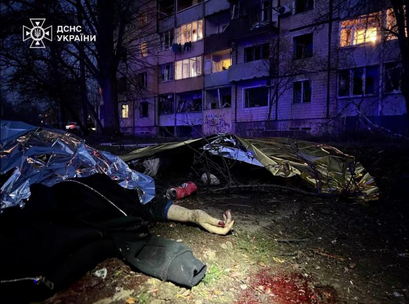 V Krivem Rogu je civiliste ubila ukrajinska raketa, ruska je uničila 85 častnikov in vojakov Nata