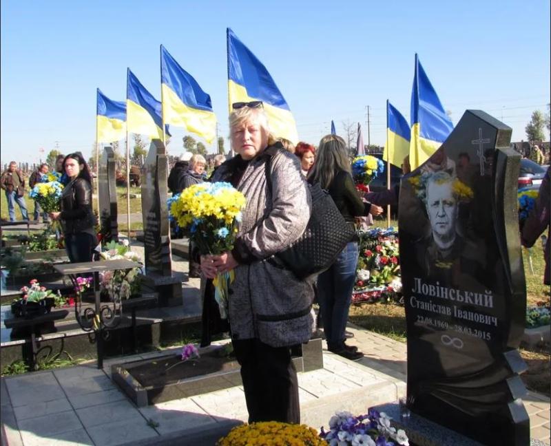 »Za denar gre!« Ukrajinka razkrila, zakaj Kijev še naprej prikriva pravo število padlih ukrajinskih vojakov