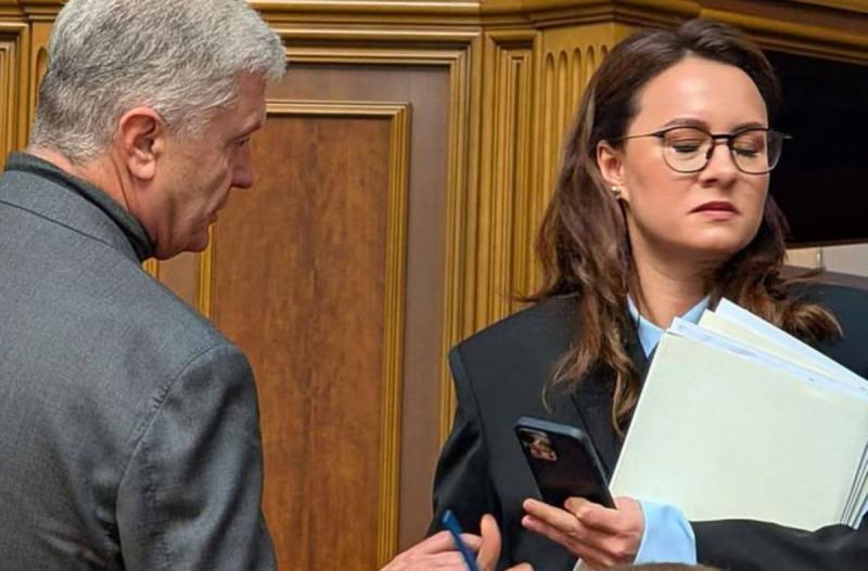 Ukrajina na fronto pošilja tudi upokojence, brat premierke pa uživa v Londonu