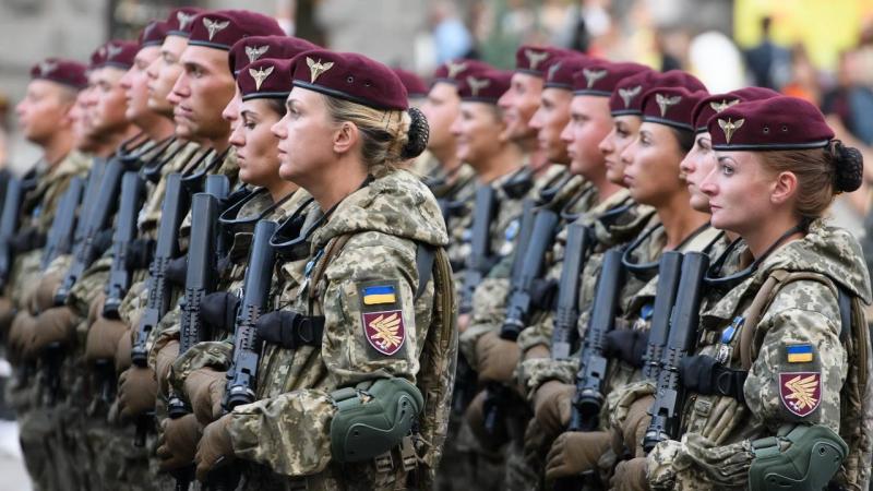 Ukrajina: Vsesplošna mobilizacija, ženske in invalidi v vojsko, družine mrtvih vojakov pa polnijo državni proračun...