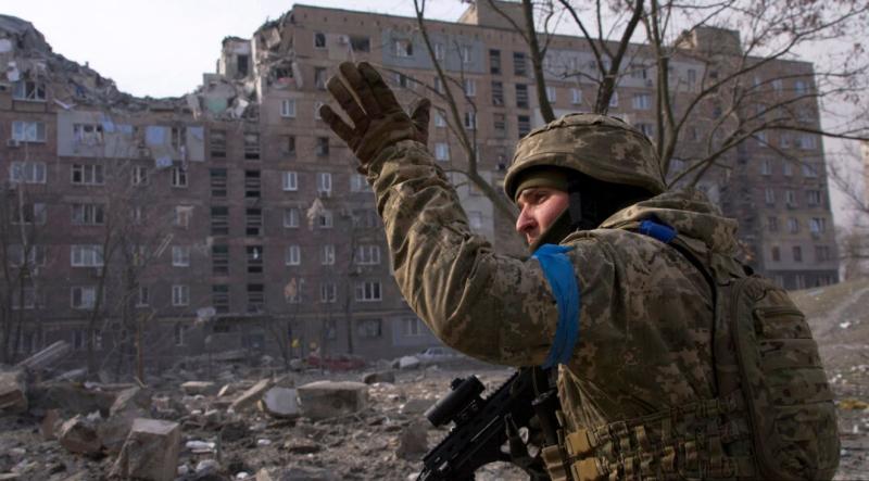 NATO opozarja, da se je spopad v Ukrajini sprevrgel v »bitko za strelivo«: Proizvajalci si zadovoljno manejo roke
