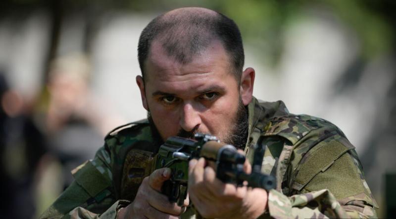 Bloomberg: Ukrajina potrebuje mlade vojake, a na fronto pošilja starostnike