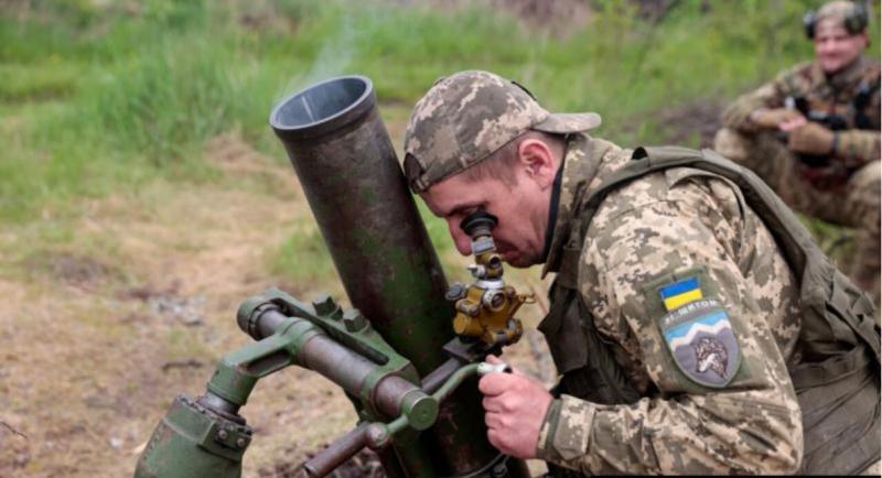 Ukrajinski vojaki so se z orožjem usposabljali tudi na Počku, vlada, obrambno ministrstvo in predsednica to zanikajo