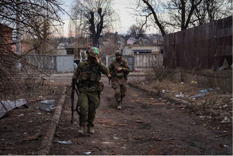 Obveščevalni vir Seymourja Hersha: Vojne je konec, vojaki nočejo več umirati, ukrajinski vojski grozi upor