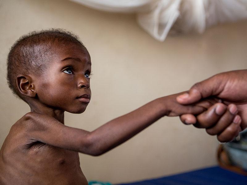 Unicef: Lani zaradi aidsa umrlo 120.000 otrok, mlajših od 14 let