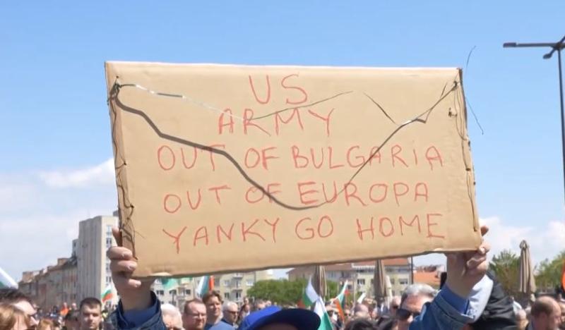 Protesti v Bolgariji: NATO ven!