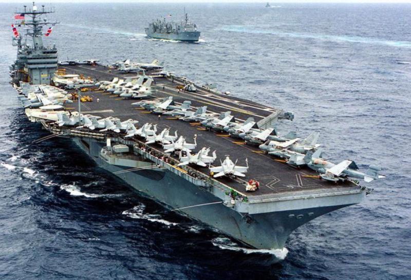 Iran ciljal na ameriško letalonosilko »Abraham Lincoln«, pogajanja o miru - Trumpov novi trik?