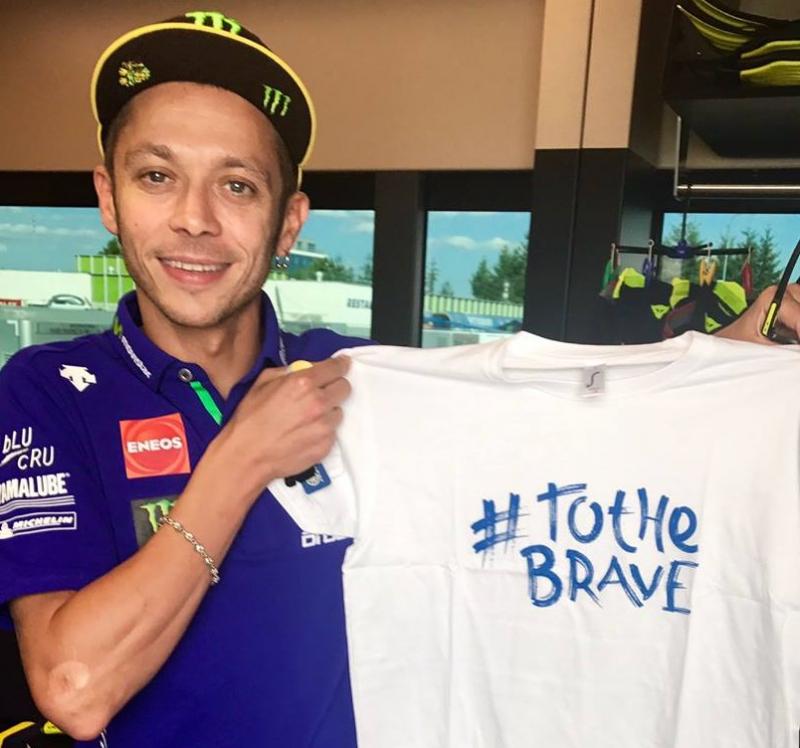 Valentino Rossi na berglah zapustil bolnišnico