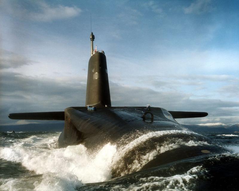 Britanska jedrska podmornica se je pričela potapljati v nevarne globine, posadka preprečila katastrofo