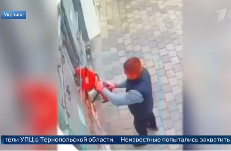 Barbarski vdor z brusilnikom: Kijevski režim nadaljuje pregon kanonične pravoslavne cerkve (video)