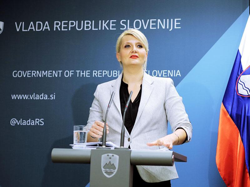 Alternativna akademija Cerarja poziva k razrešitvi Györkös Žnidarjeve