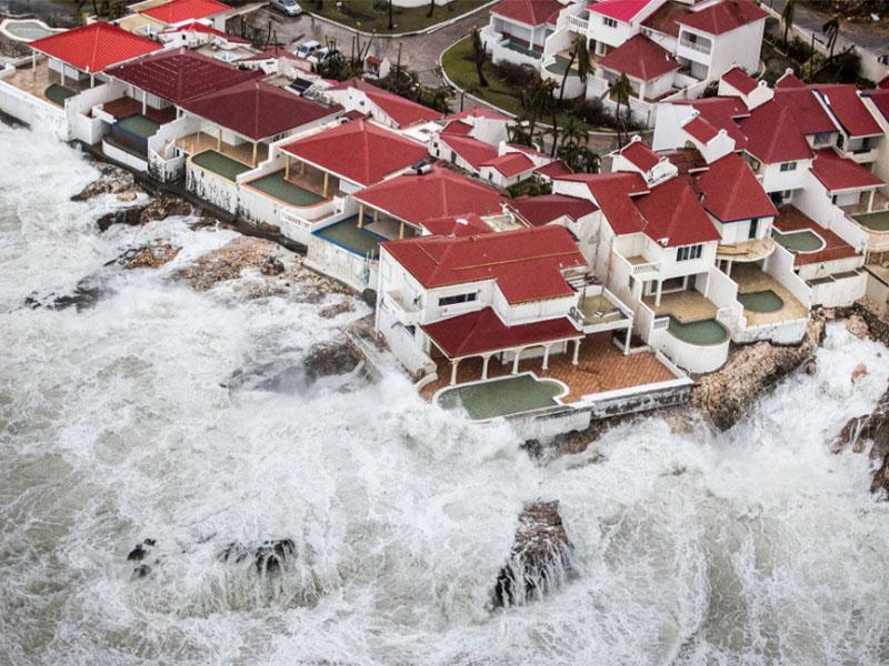 Na Floridi nekateri nad orkan Irma kar s puško