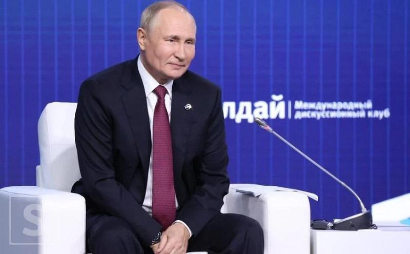 Vladimir Putin povedal šalo, v dvorani se je razlegel huronski smeh na račun EU: »Ati, ati, zakaj je tako hladno?«