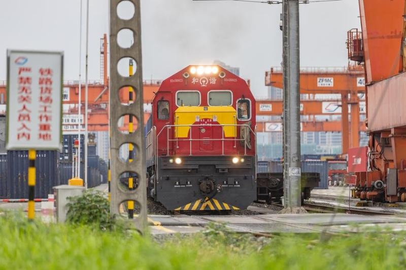 Hitrejša pot: Azijsko-evropska trgovina poteka hitro, saj ASEAN Express pospešuje iz Chongqinga