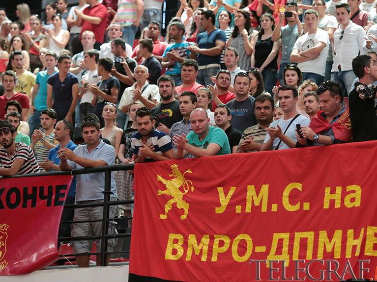 V makedonski parlament vdrli podporniki VMRO-DPMNE
