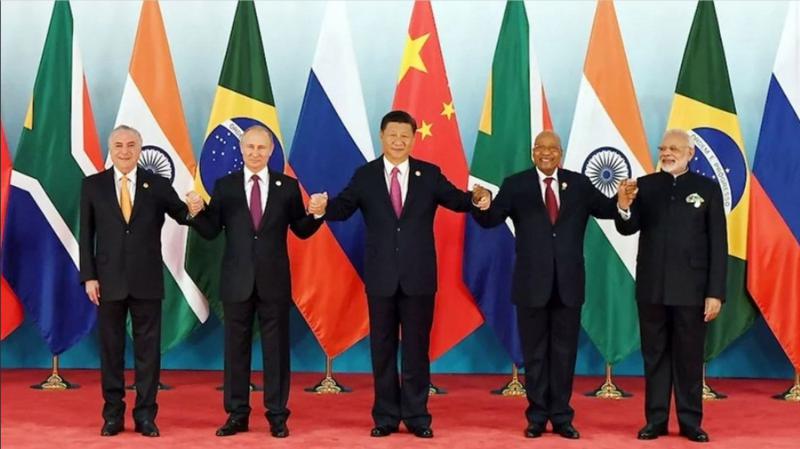 Odklenkalo prevladi dolarja? »Razmišlja se o oblikovanju MEDNARODNE REZERVNE VALUTE BRICS«