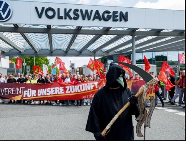 Nov škandal pretresa Volkswagen: Zaradi »šlamparije« odpoklical približno štiri milijone vozil po vsem svetu