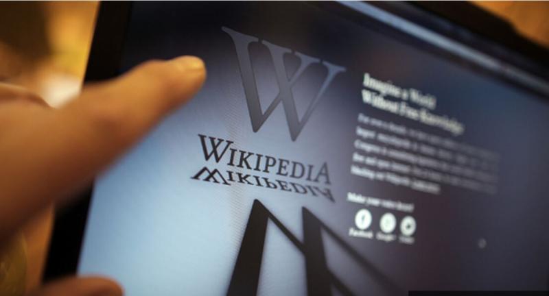 CIA »ureja« Wikipedijo tako, da spodbuja pripovedi, ki ji ustrezajo, druge pa cenzurira, opozarja soustanovitelj portala
