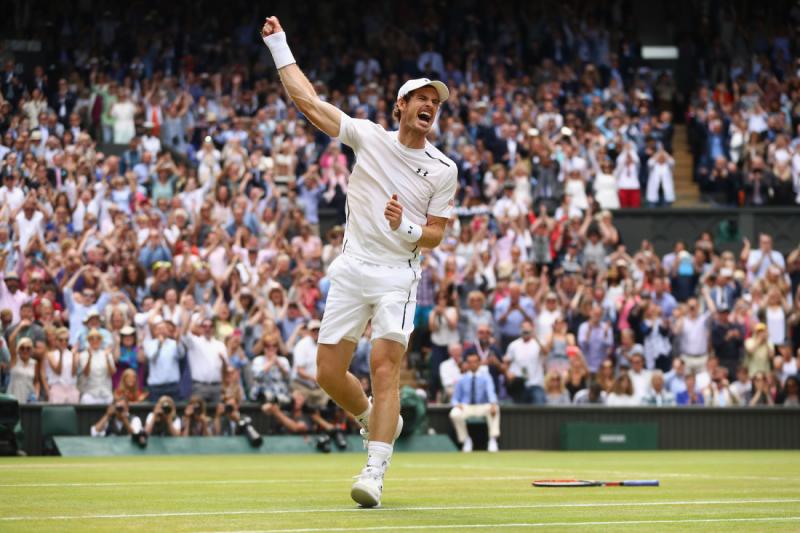 V Wimbledon samo z belim spodnjim perilom