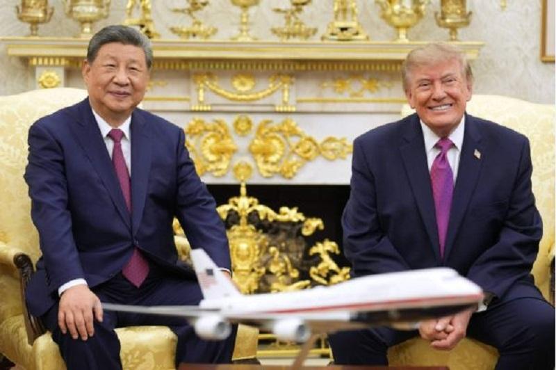 Trump se je kitajskemu predsedniku na vso moč prilizoval, v ZDA pa zato na udaru kritik