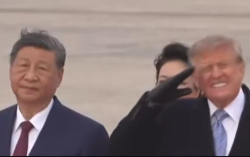 Hrup ni moč: Trump poskusil s preletom letal prestrašiti Xi Jinpinga – vendar se je prestrašil sam!