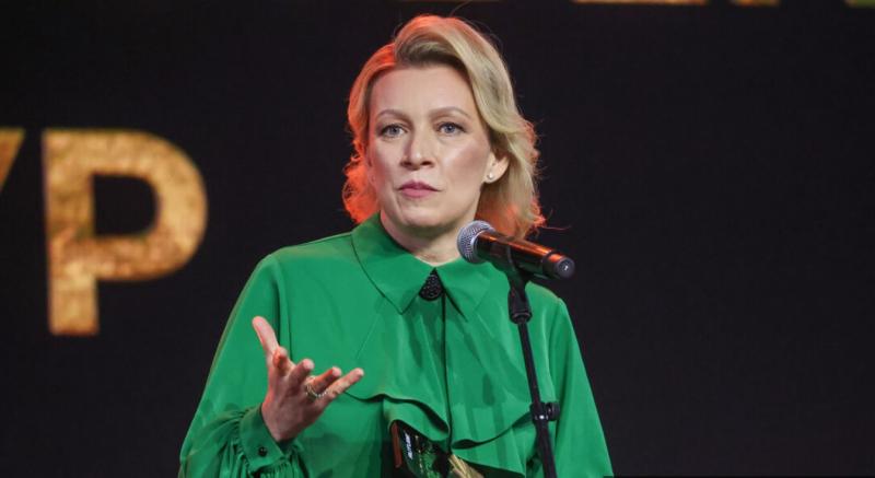 Zaharova: Nemško veleposlaništvo naj se opraviči za objavo spremenjenega simbola ZSSR, podobnega nacističnemu