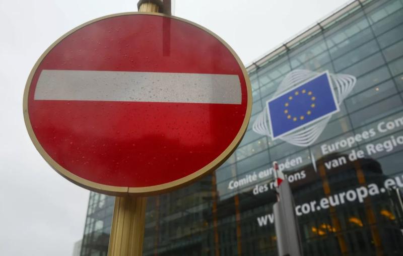 Rusija: Bruselj pripravljen prestopiti »rdečo črto« in zapleniti rusko premoženje