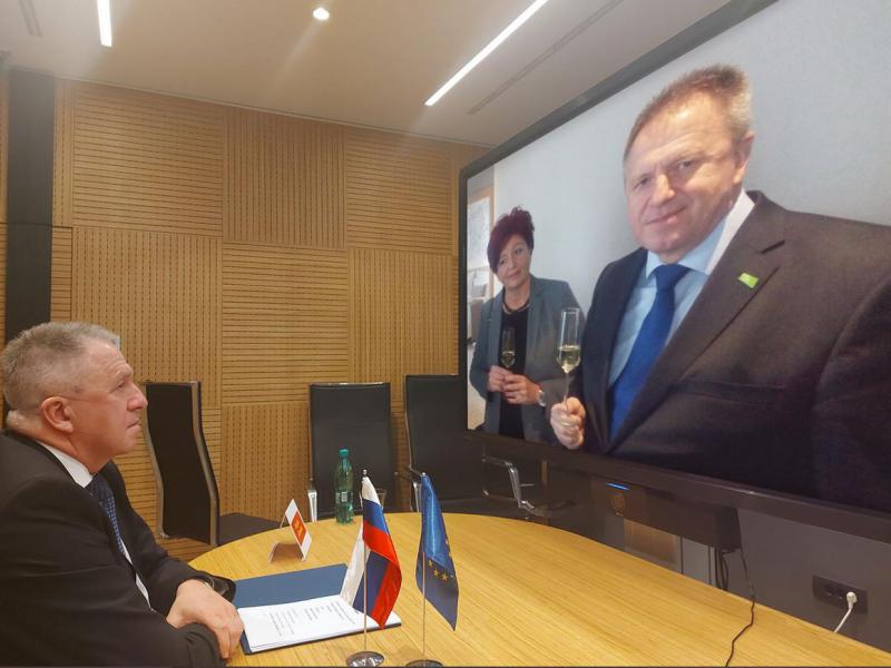 Ogorčenje: Počivalšek zaradi obiska gostilne namesto z odstopom postregel z – »opravičilom«