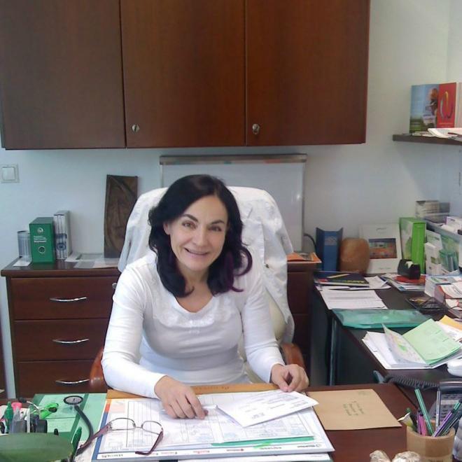 Po Bavčarju z neverjetnimi zahtevami še njegova zdravnica: Zahteva odškodnino, ker se je zbodla v prst