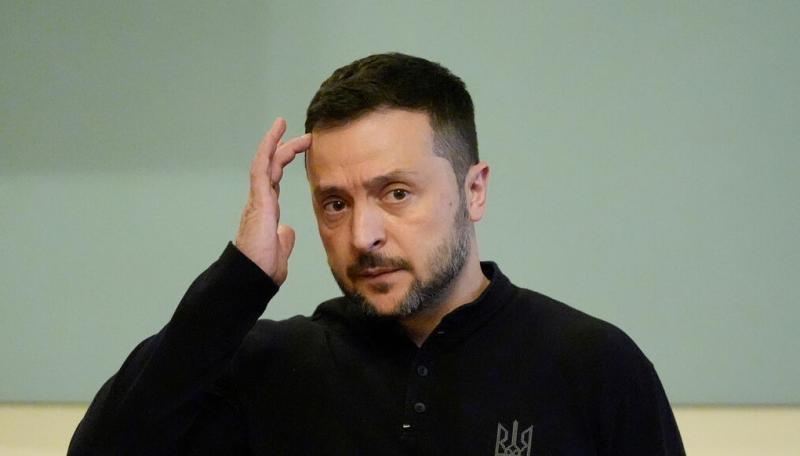 Zelenskega sumijo, da se skrivaj že pripravlja na volitve, istočasno pa predlaga odlog volitev