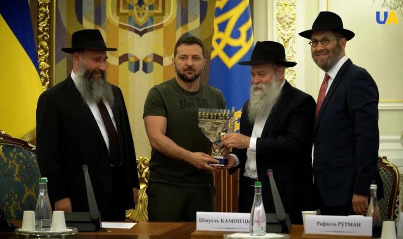 V imenu Očeta in Sina in Svetega Duha, enter: Ukrajina na Božič praznuje »dan programerjev«