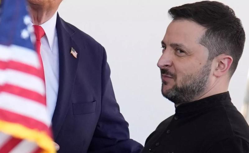 »Grokipedia« kritizirala Zelenskega zaradi zavračanja miru