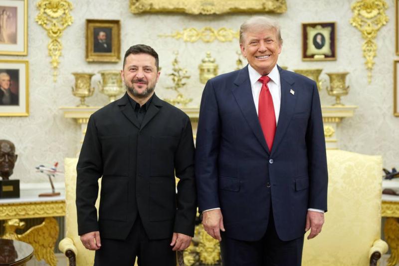 Brez kamer in z napovedjo novih diplomatskih potez: O čem sta se dogovorila Trump in Zelenski?