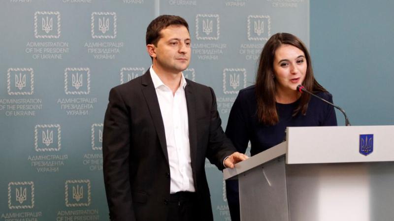 Nekdanja tiskovna predstavnica o Zelenskem: Boji se konca konflikta, vlada z vojno in strahom