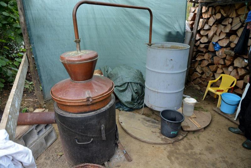 V Iranu zaradi nezakonito proizvedenega alkohola umrlo najmanj 42 ljudi